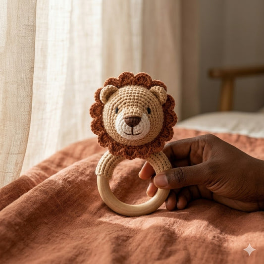 Doudou Lion Artisanal "Léo" - Crochet & Bois Naturel